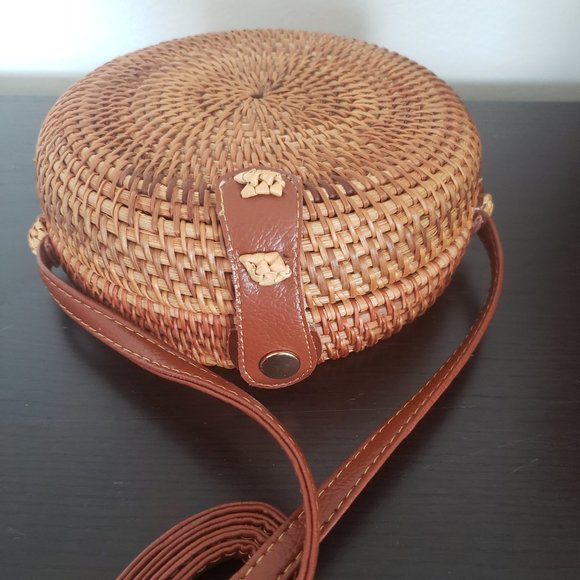 Round Rattan Cross Bag - Picture 2 of 3